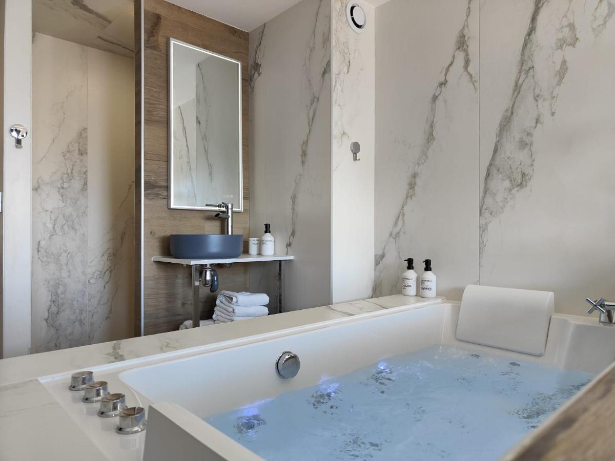 Suites Jm - Les Pins Marines - Jacuzzi & Vue Mer Бандоль Екстер'єр фото