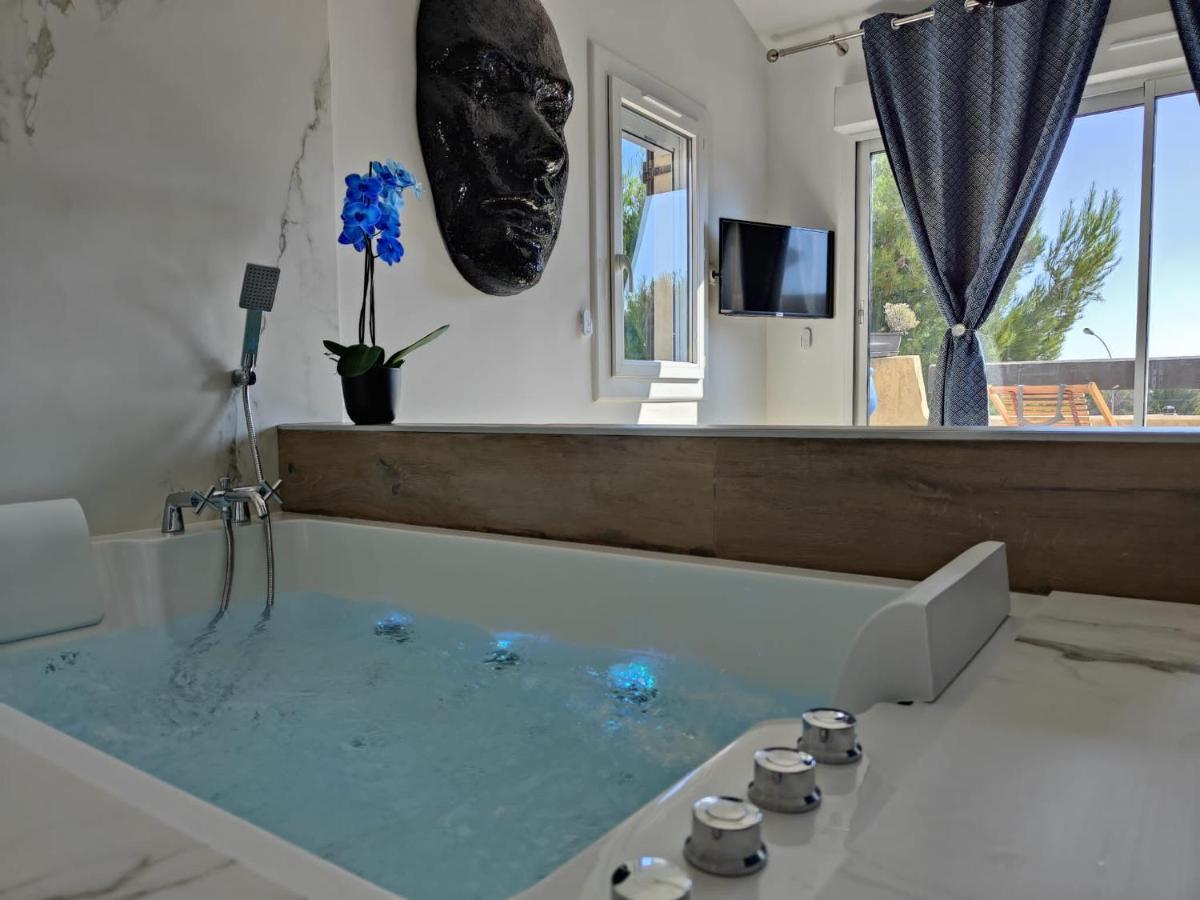 Suites Jm - Les Pins Marines - Jacuzzi & Vue Mer Бандоль Екстер'єр фото