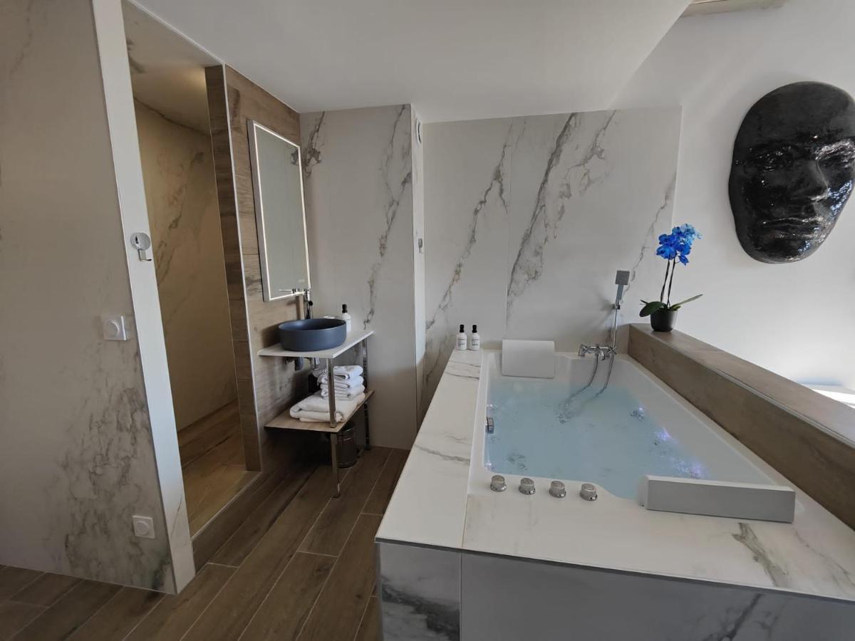 Suites Jm - Les Pins Marines - Jacuzzi & Vue Mer Бандоль Екстер'єр фото